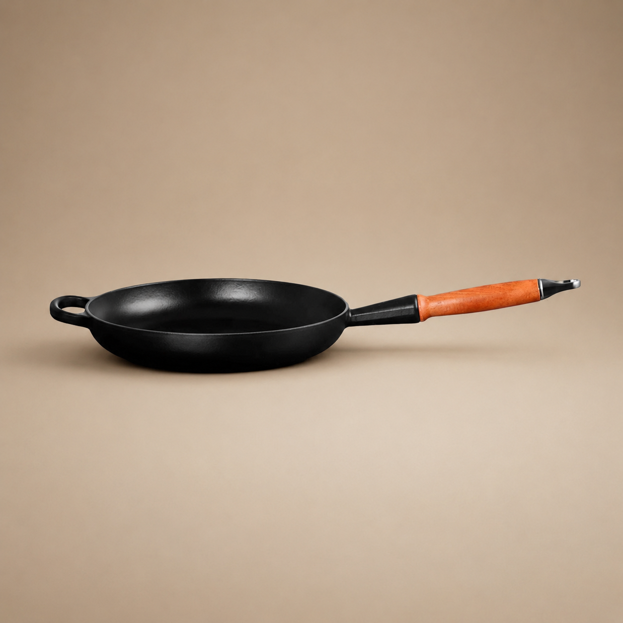 SARTÉN REDONDA CON MANGO DE MADERA NEGRO 28CM LE CREUSET
