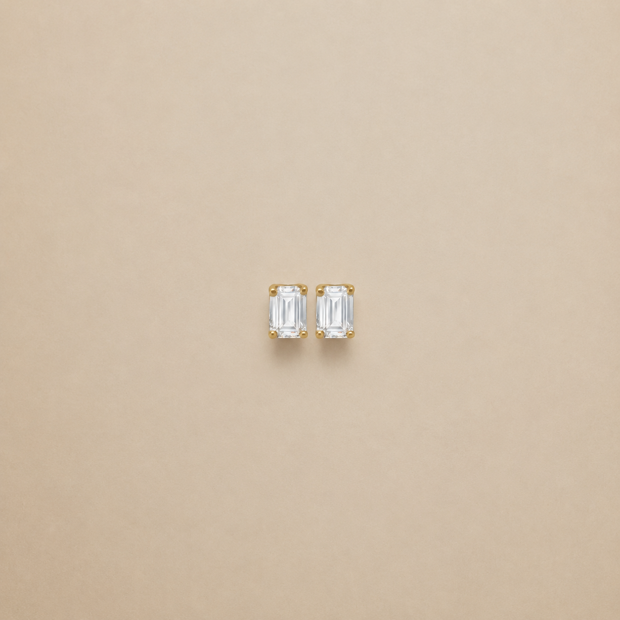 Aretes-solitario-diamante-cuadrado-1.png