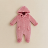 ENTERIZO PELUCHE CON CAPUCHA