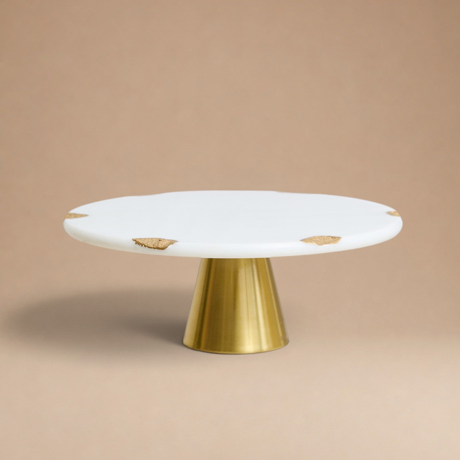 Pedestal Dorado Grietas