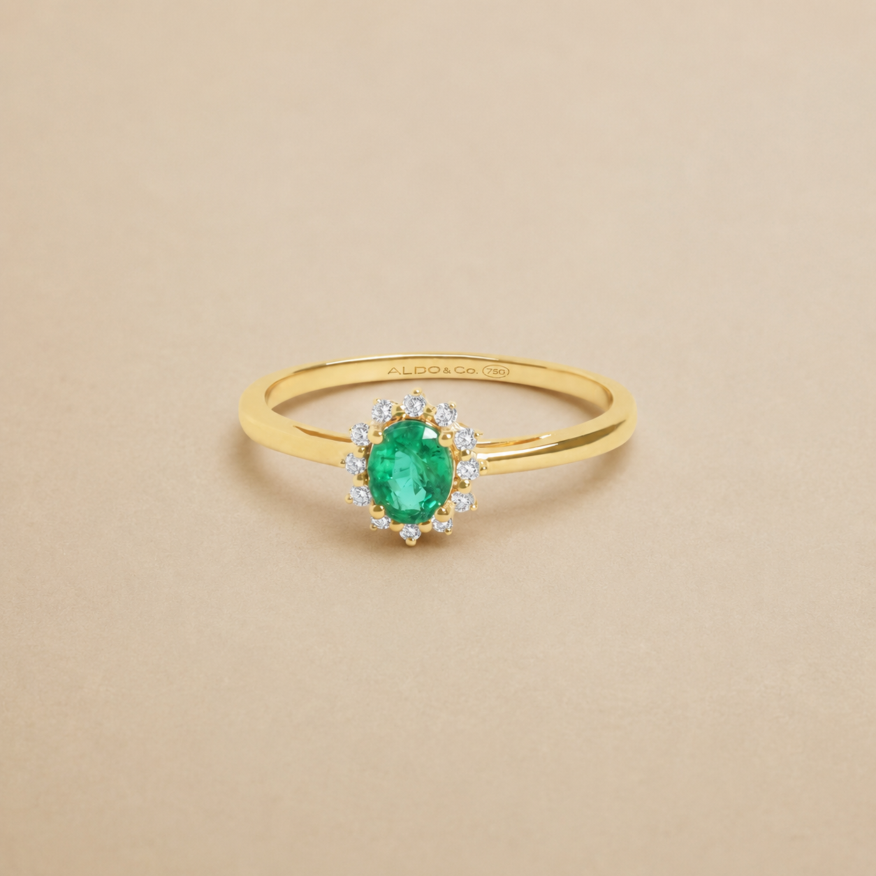 anillo-lady-di-con-esmeralda.png