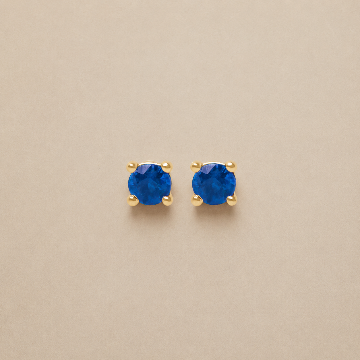 aretes-punto-de-luz-cuadrado-2.png