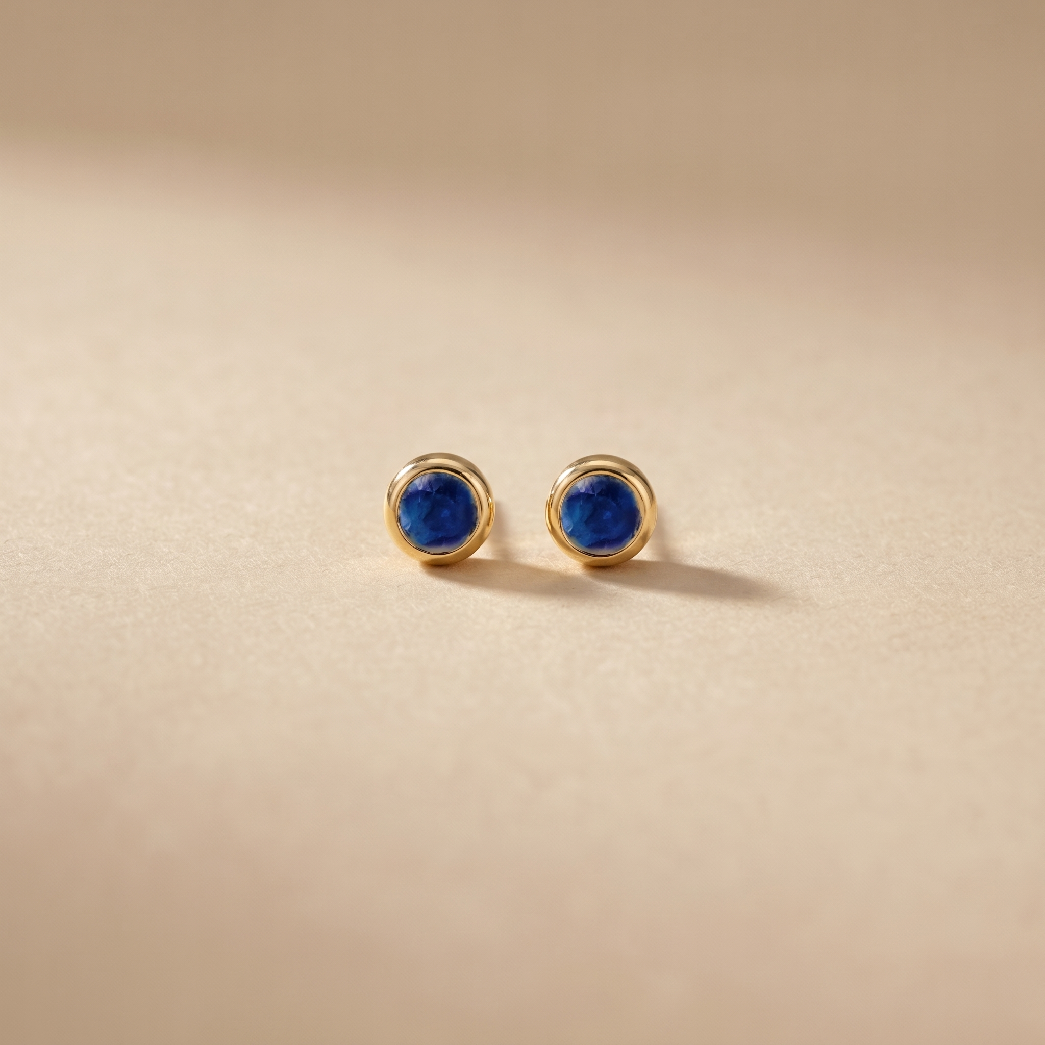 aretes-punto-de-luz-redondo-1.png